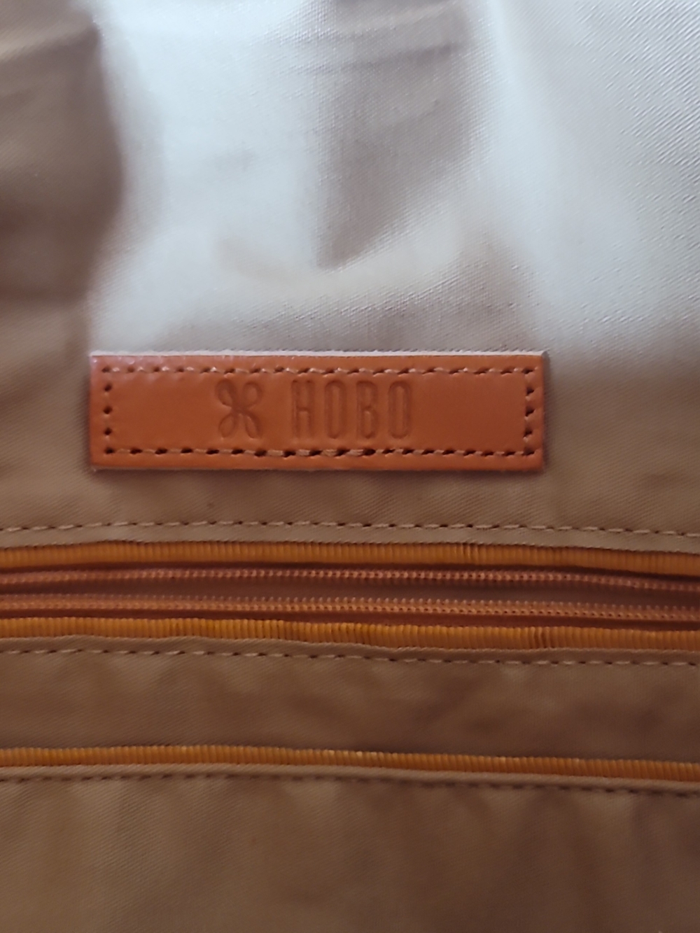 Hobo Austin Tan Leather Shoulder Bag Like New With Dustbag - Picture 11 of 12